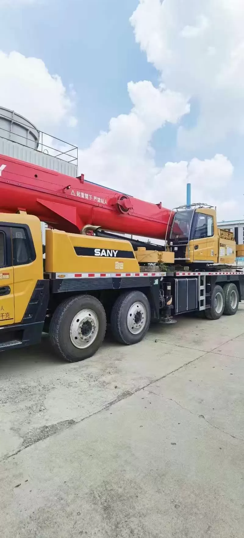 машина за подигнување на камионски кран кран на тркала користен кран sany 55t stc550t6 од 2020 година