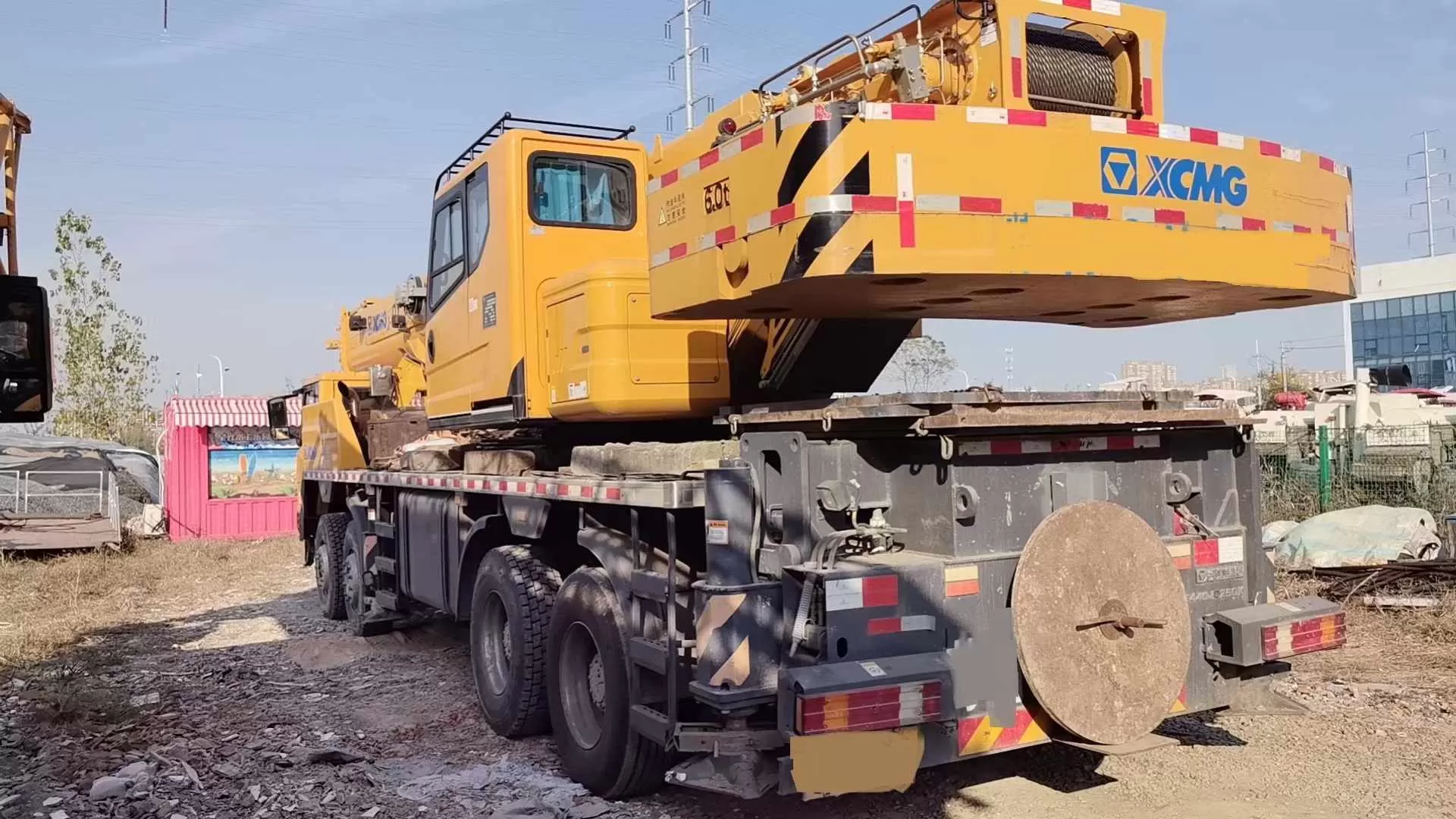 машина за кревање камионски кран xcmg 50t 2021 кран на тркала